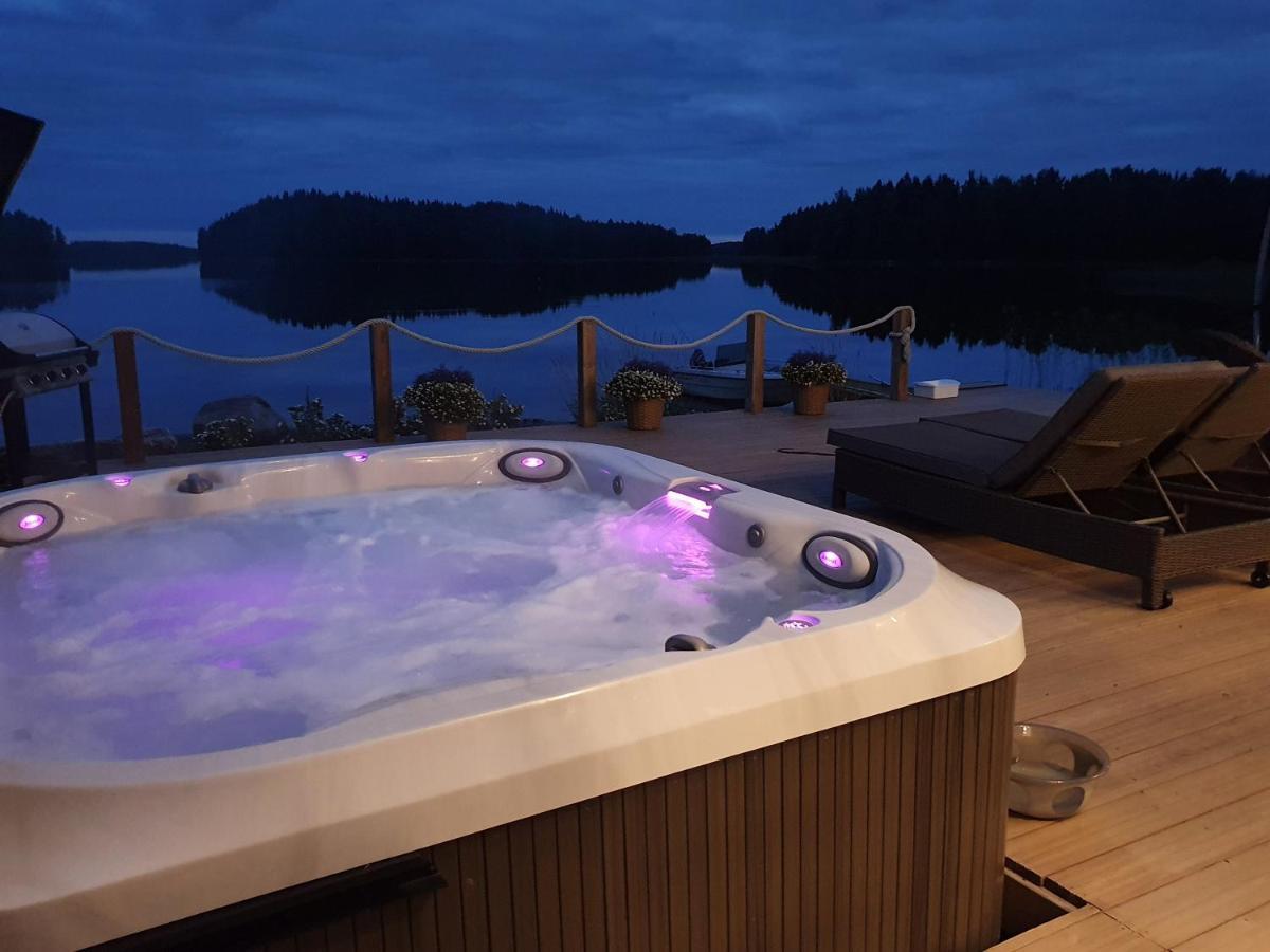 Stunning Log Cabin 45M2 On The Shore Of Kallavesi. Kuopio Eksteriør billede